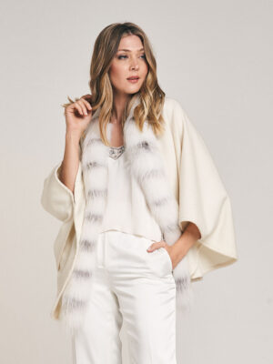 Capa confeccionada en cashemire italiano